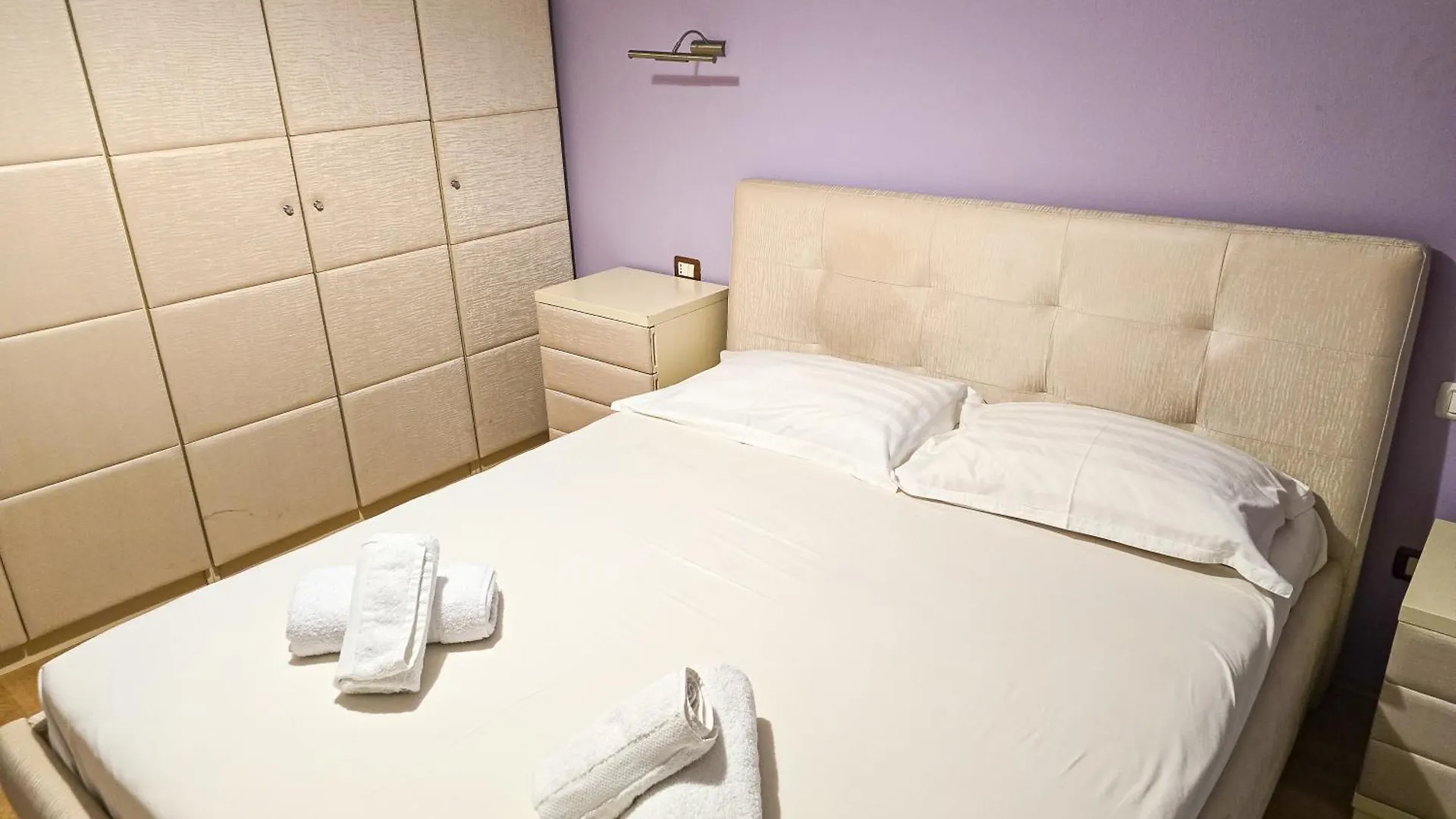 Blloku 2Br Apartment Tiran 0*,