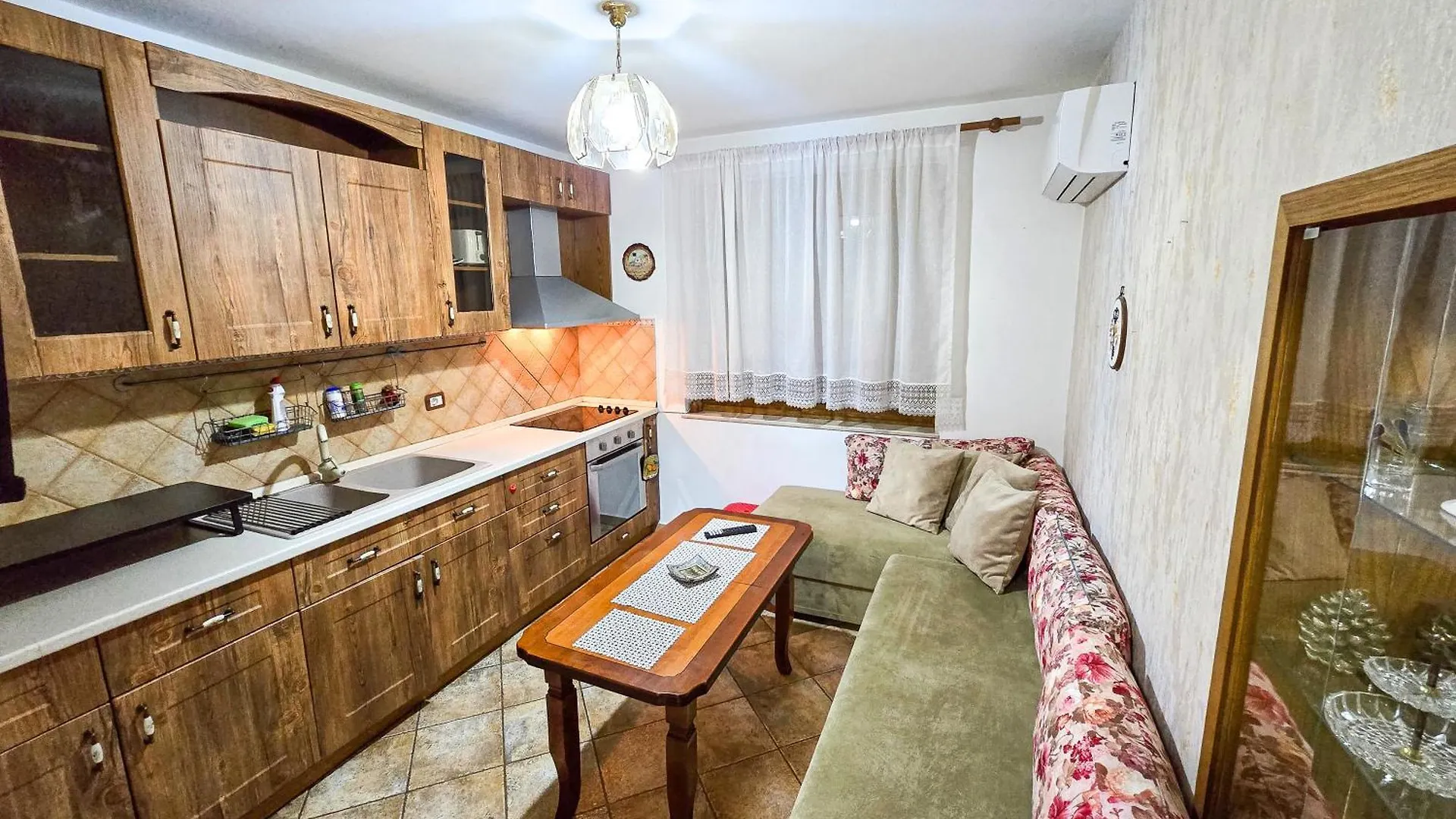 Blloku 2Br Apartment Tiran 0*,